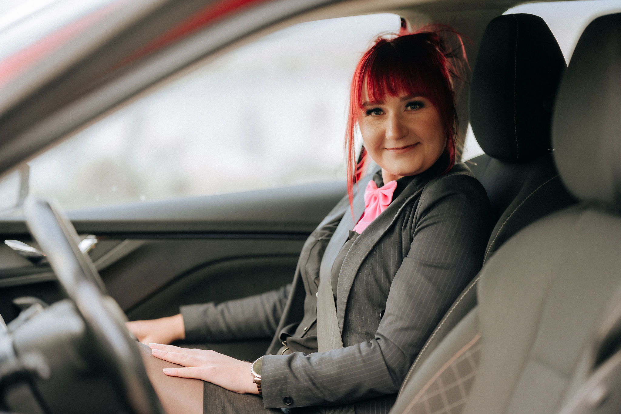 Mida peaks teadma enne autokooli tulekut? Autokooli tulek on oluline samm, mis viib sind iseseisvama elu suunas. Kui küsid: „Mida peaks teadma enne autokooli tulekut?“, siis oled õigel teel. Selles artiklis anname sulle selged vastused, et saaksid alustada enesekindlalt ja teadlikult. Oma Rada autokool Tallinnas aitab sind igal sammul. Omarada Autokool